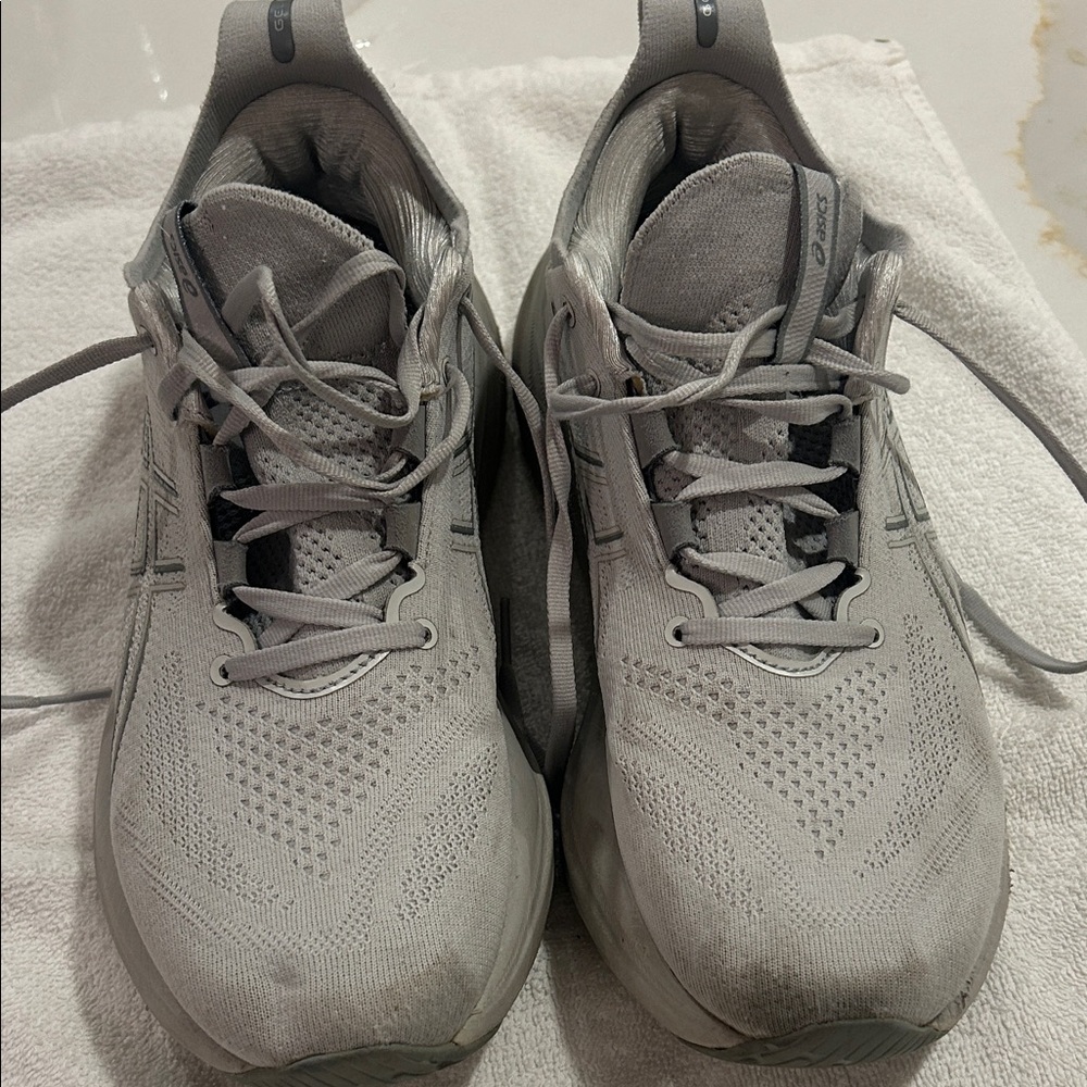 ASICS Women’s Light Gray Athletic Shoes - Picture 2 of 5
